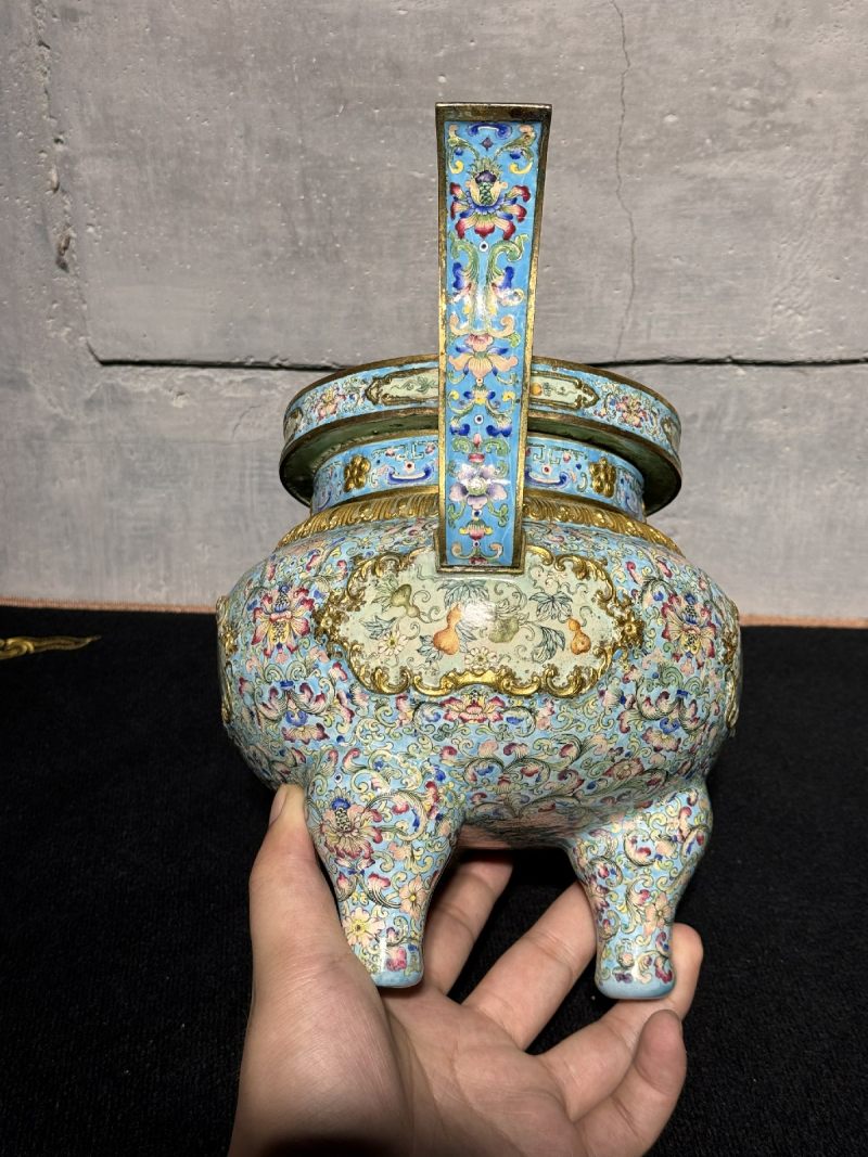 清乾隆 錾胎画珐琅开光瓜果缠枝纹朝冠耳炉 - 图5