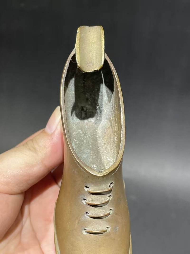 老铜制鞋形摆件 - 图5