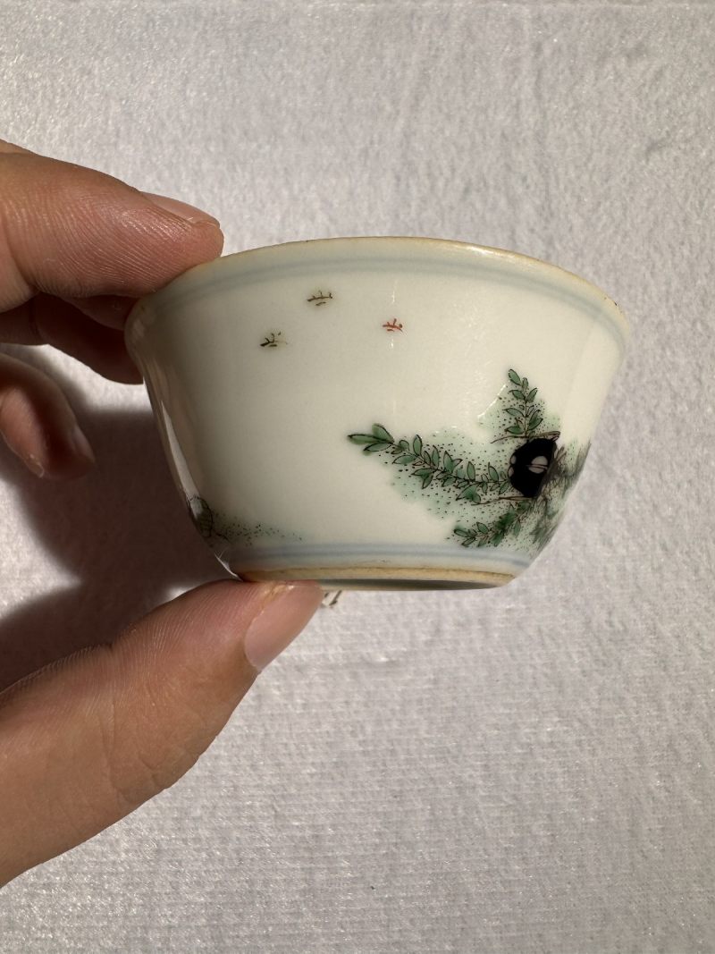 清康熙 五彩花石虫草纹杯 - 图6