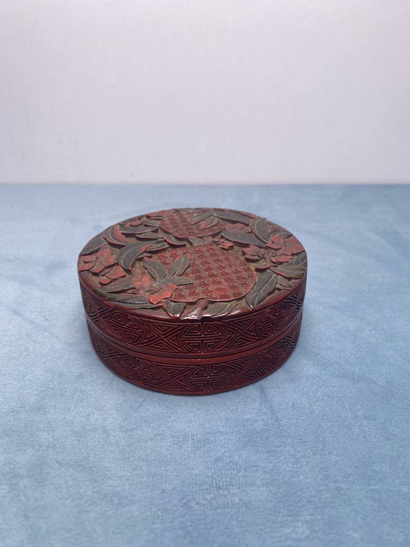 清 剔红堆彩桃纹香盒 - 图7