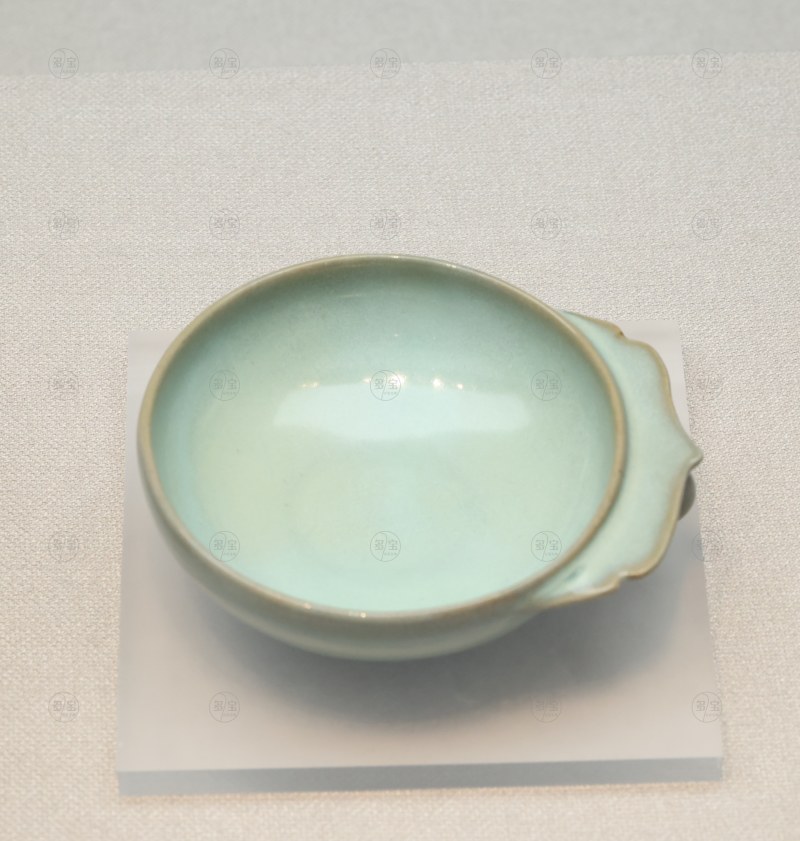 金（1115-1234） 钧窑天蓝釉把杯