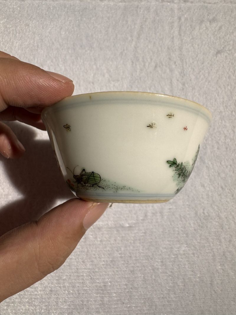 清康熙 五彩花石虫草纹杯 - 图7