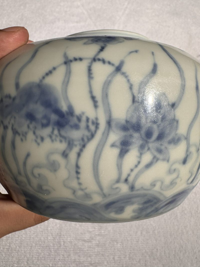 明成化 青花莲池蝴蝶罐 - 图7