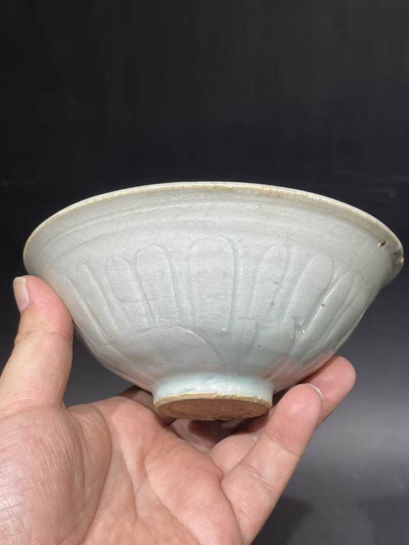 明青白釉莲瓣纹碗 - 图4