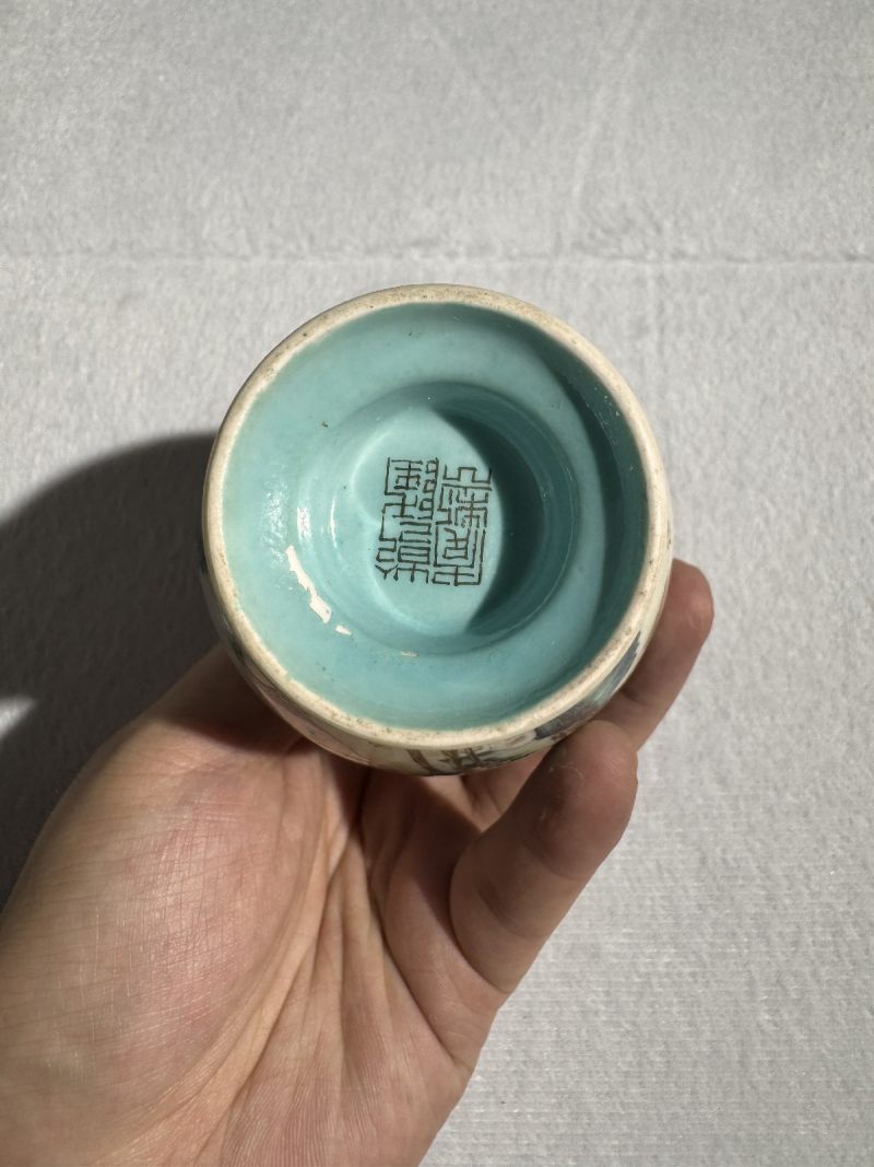 清乾隆 粉彩山水人物弦纹瓶 - 图7