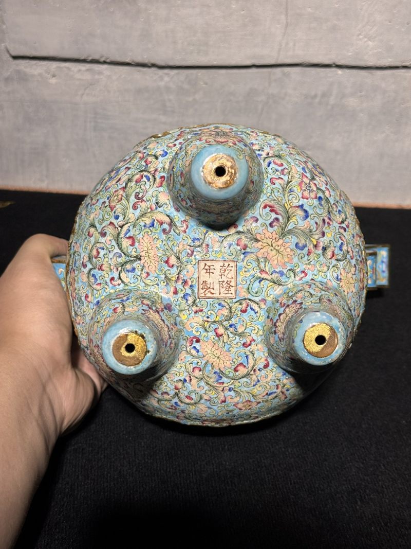 清乾隆 錾胎画珐琅开光瓜果缠枝纹朝冠耳炉 - 图7