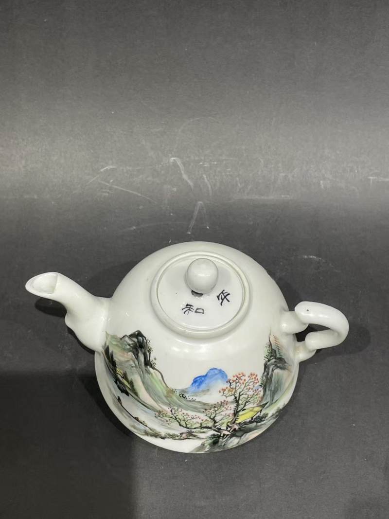 解放后粉彩山水纹壶 - 图5