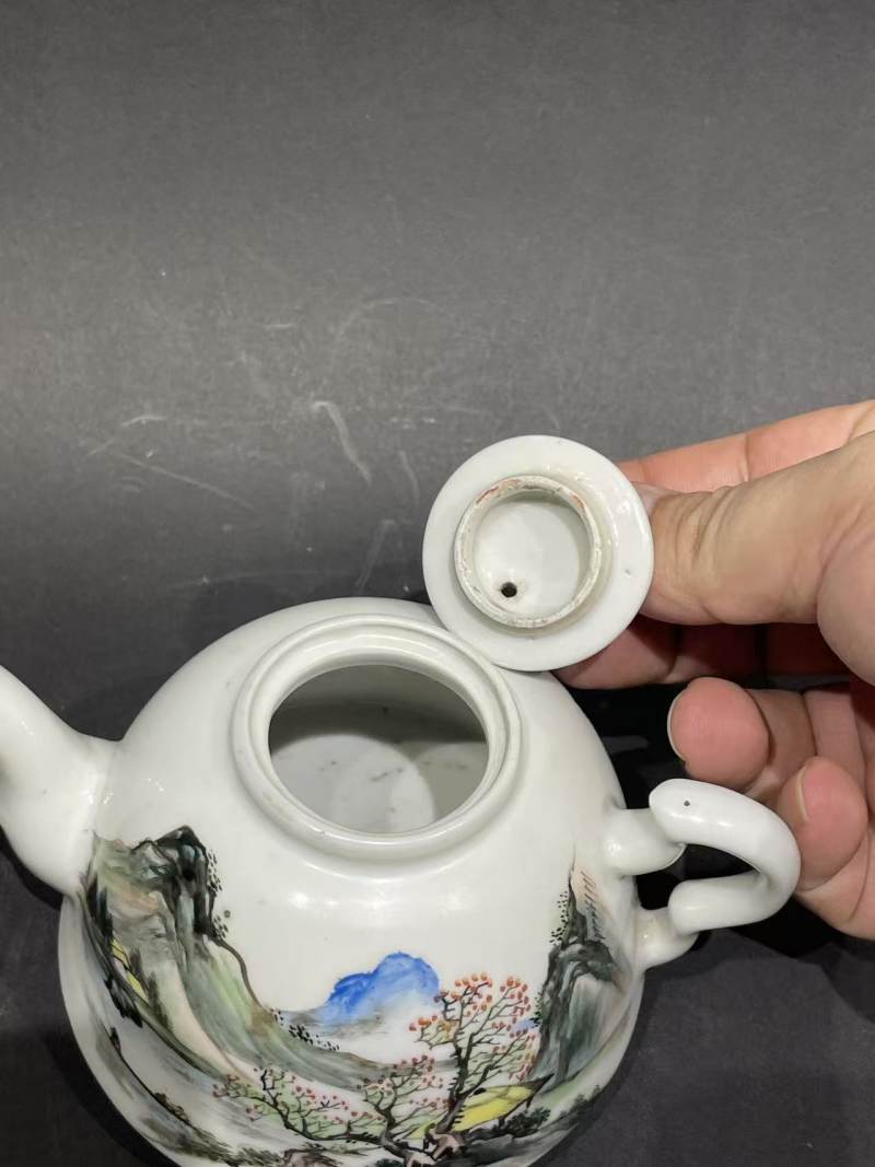 解放后粉彩山水纹壶 - 图6