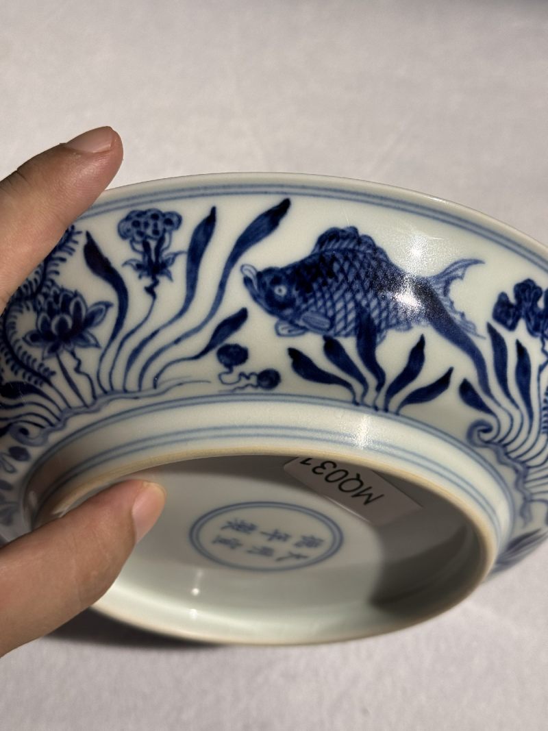 明宣德 模印龙纹青花鱼藻纹盘 - 图12
