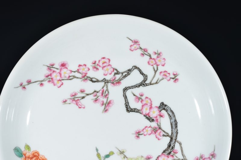 清 粉彩花卉纹盘 - 图3