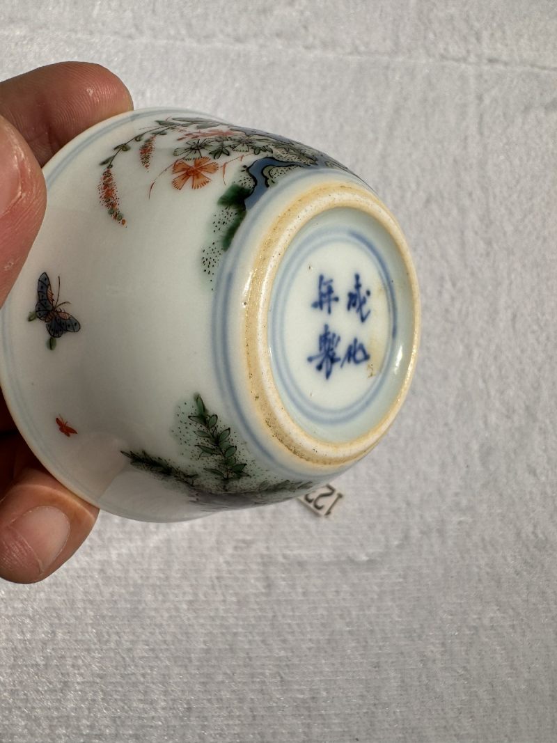 清康熙 五彩花石虫草纹杯 - 图9