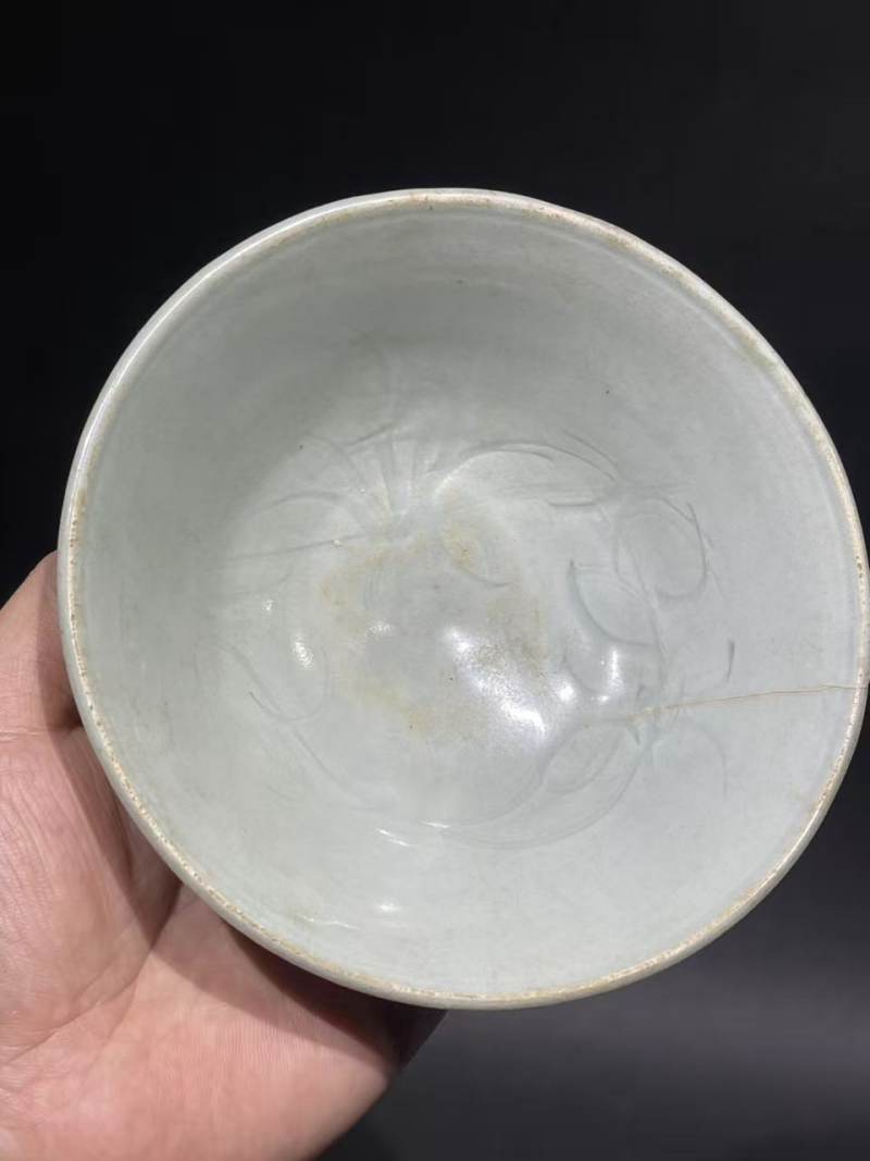 明青白釉莲瓣纹碗 - 图6