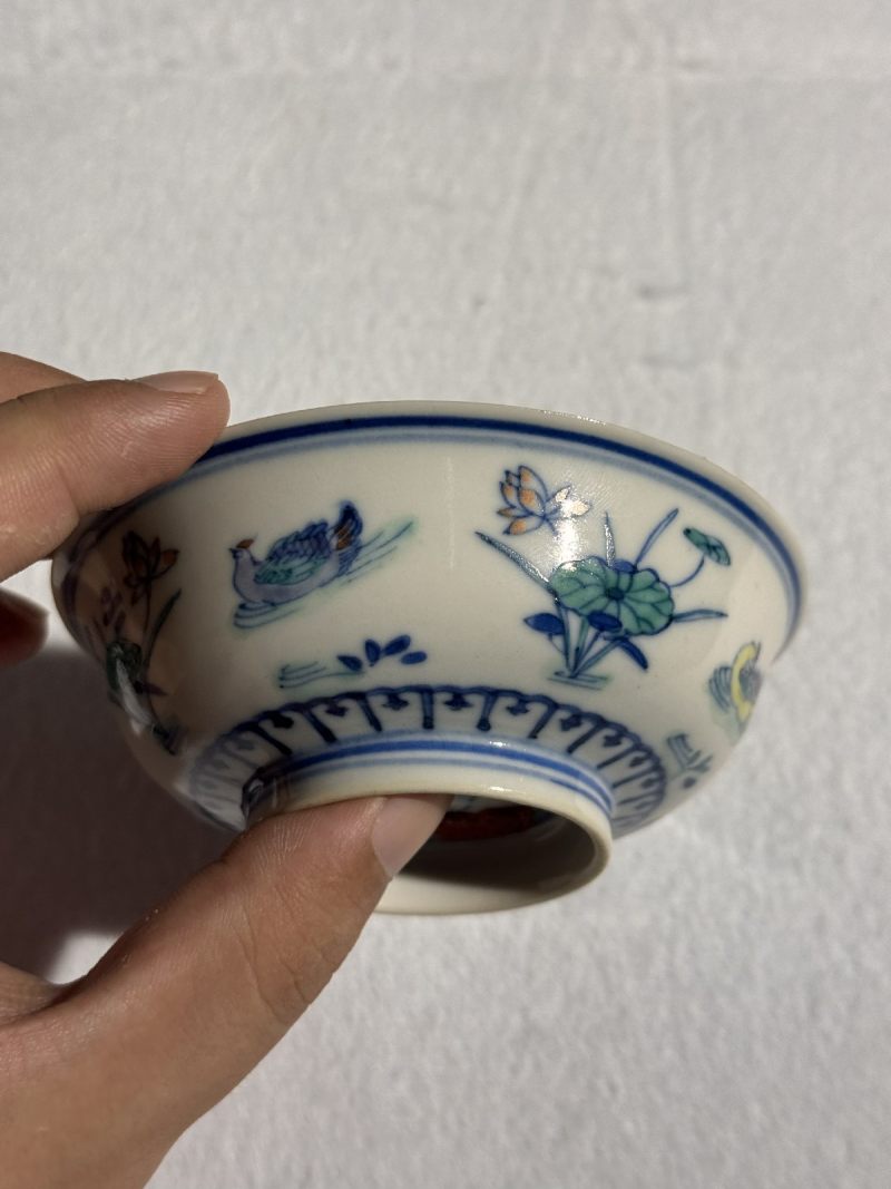 清雍正 斗彩荷塘鸳鸯纹茶园 - 图7