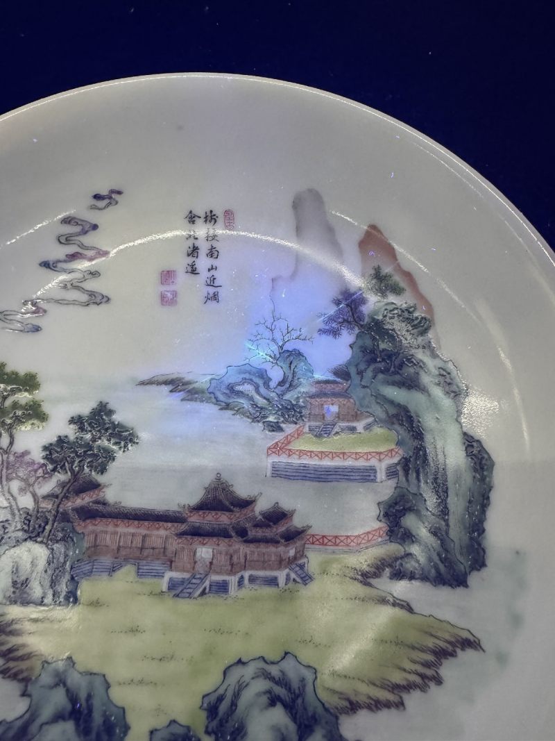 乾隆款 珐琅彩外胭脂红山水楼阁图盘 - 图7