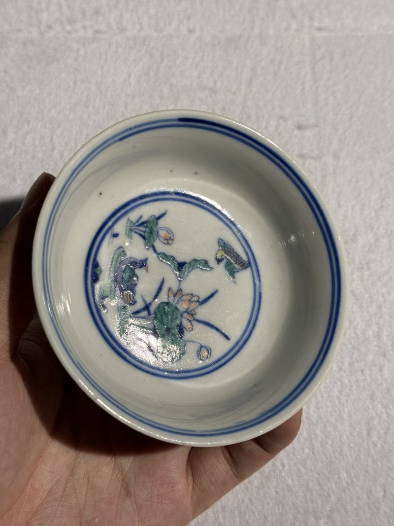清雍正 斗彩荷塘鸳鸯纹茶园 - 图8