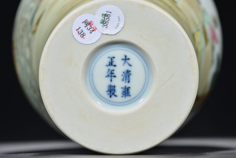 清 粉彩人物梅瓶 - 图6