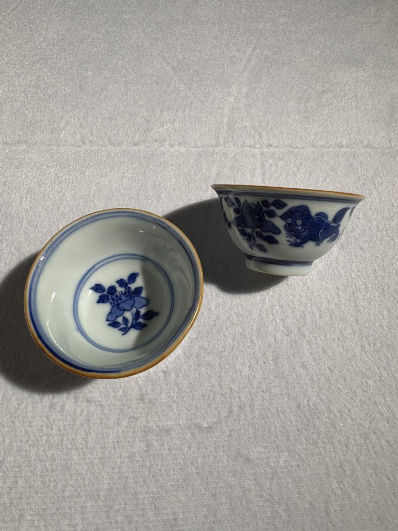 清康熙 青花狮子滚绣球小茶园 （一对） - 图2