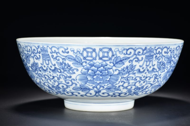 清 青花淡描花卉寿字纹大碗 - 图1