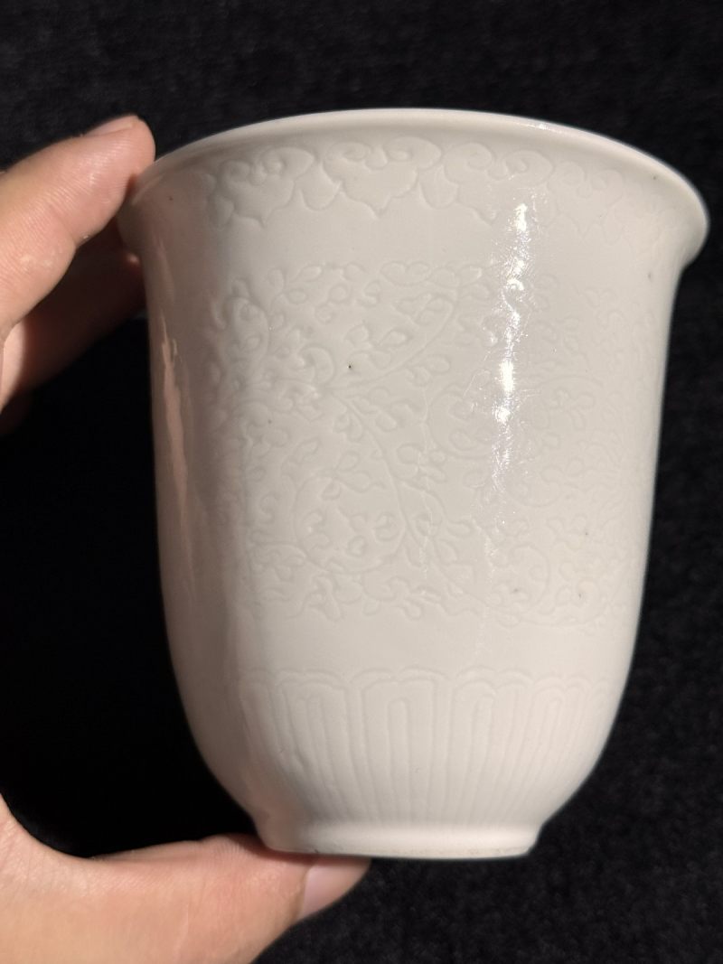 清雍正 白釉暗刻花铃铛杯 - 图5