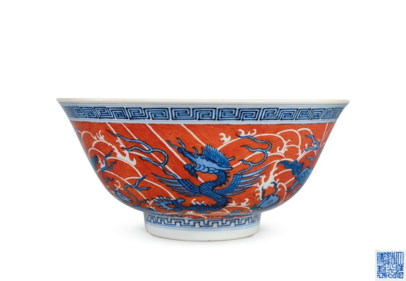 清道光 青花矾红海八怪纹大碗 - 图1