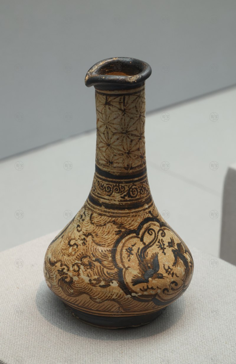 南宋至元（1127-1368） 吉州窑釉下褐彩鸾凤纹长颈瓶 - 图4