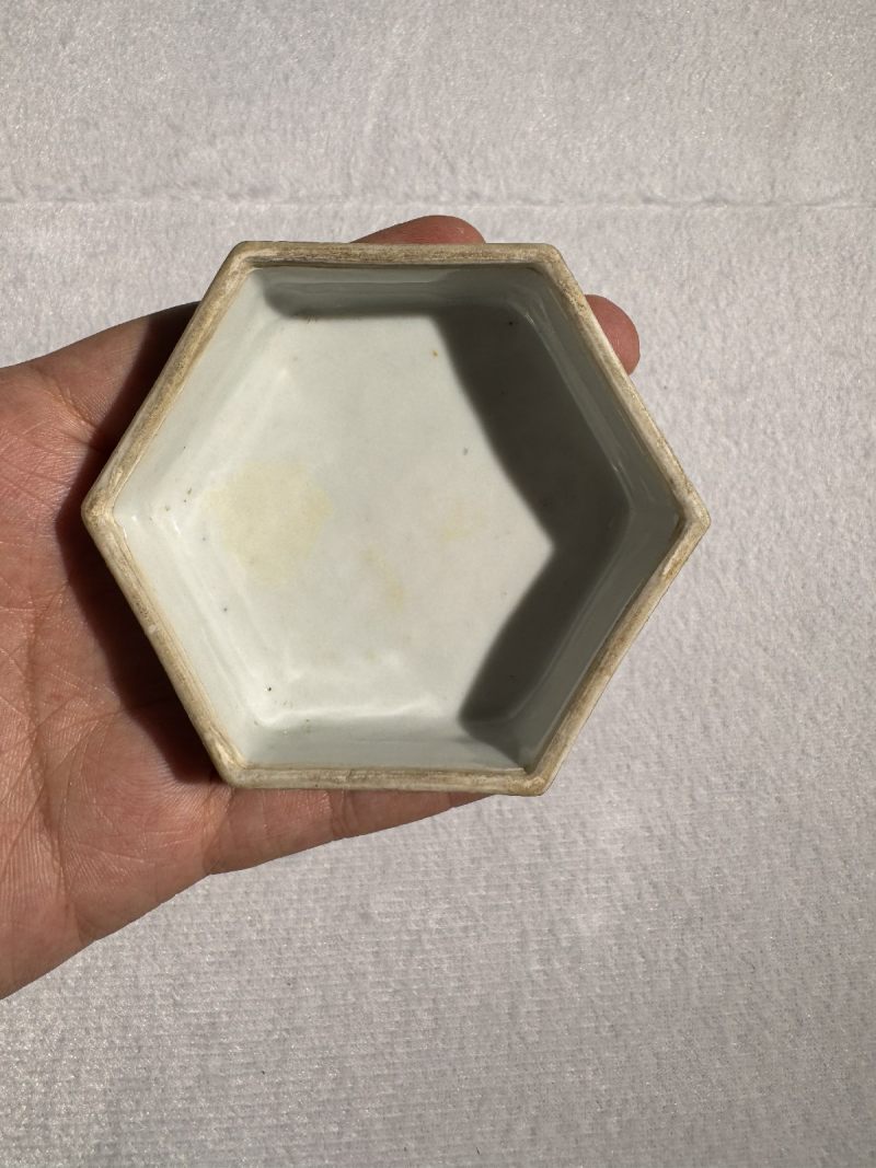 清乾隆 青花缠枝莲纹六角印泥盒 - 图4