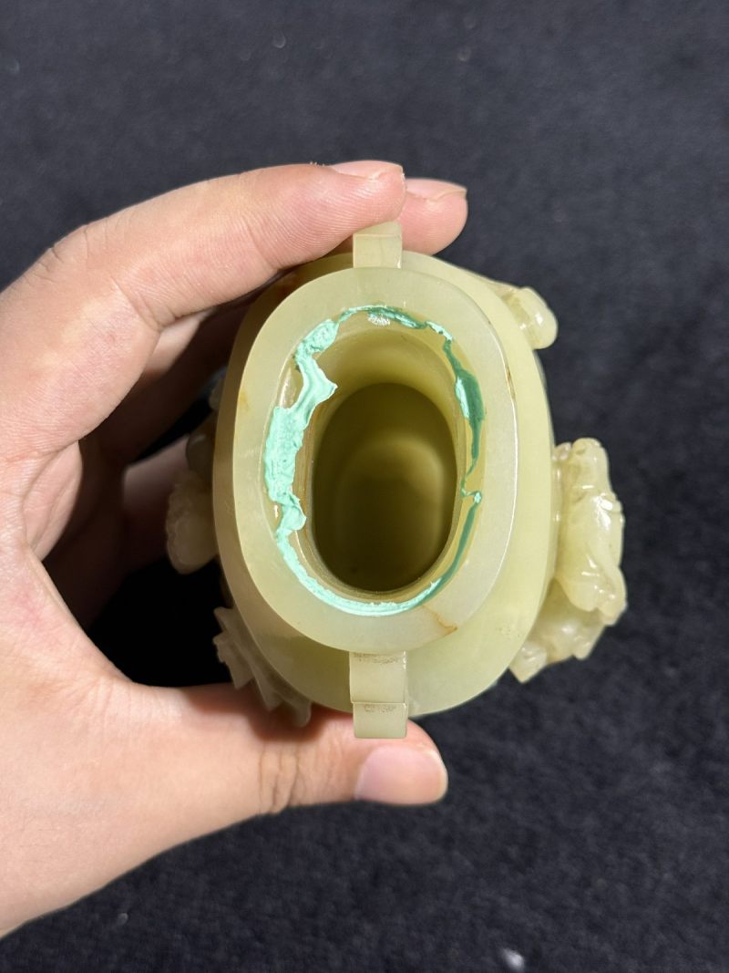 清乾隆 黄玉雕双龙赶珠盖瓶 - 图13
