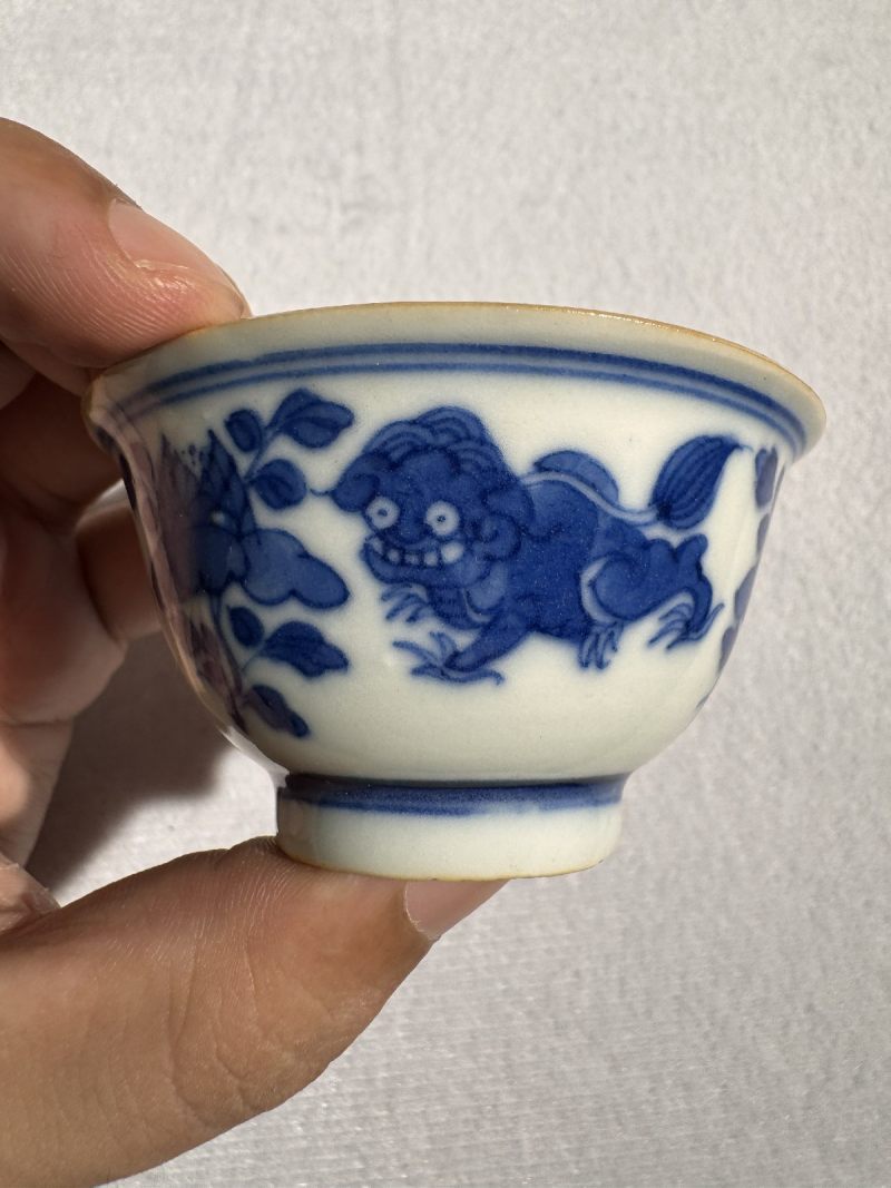 清康熙 青花狮子滚绣球小茶园 （一对） - 图3