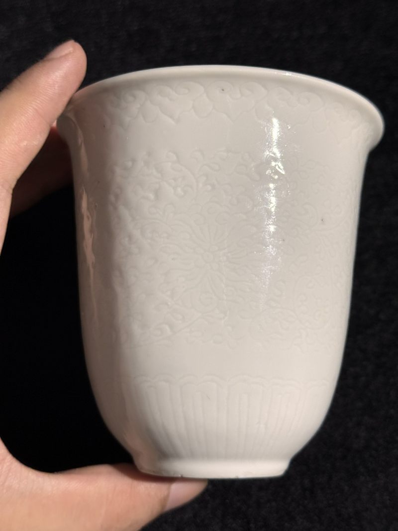 清雍正 白釉暗刻花铃铛杯 - 图6