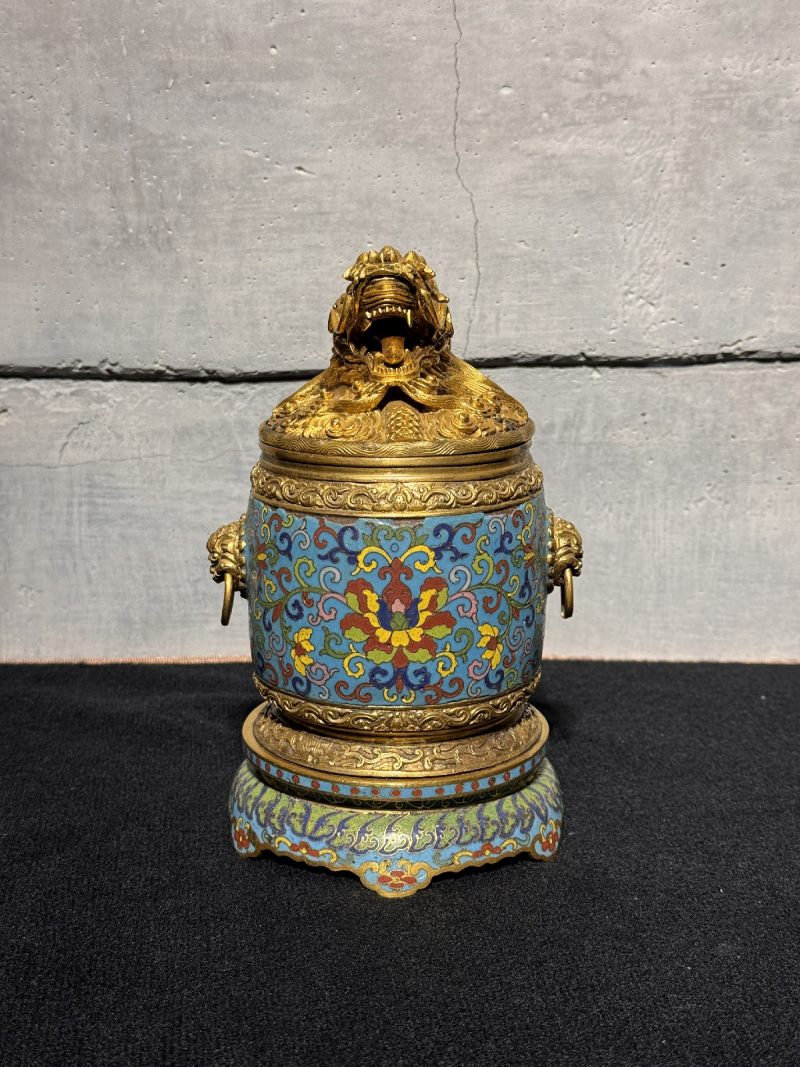 清乾隆 铜胎掐丝珐琅宝相花缠枝纹兽耳云龙盖香薰炉 - 图19