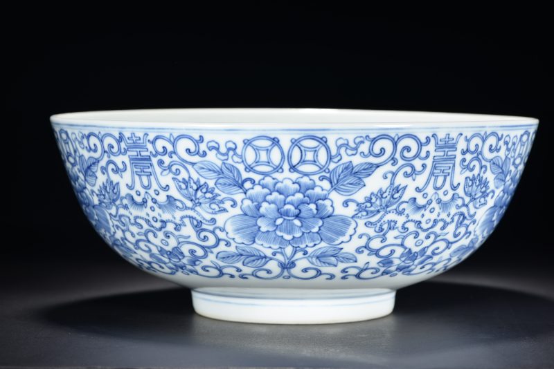 清 青花淡描花卉寿字纹大碗 - 图2