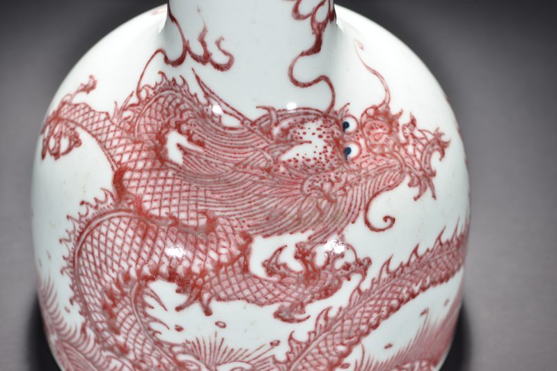 清 青花釉里红龙纹摇铃尊 - 图5