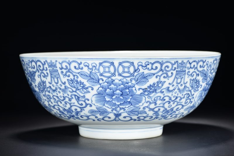清 青花淡描花卉寿字纹大碗 - 图3