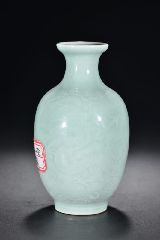 清 粉青釉模印龙纹瓶 - 图1