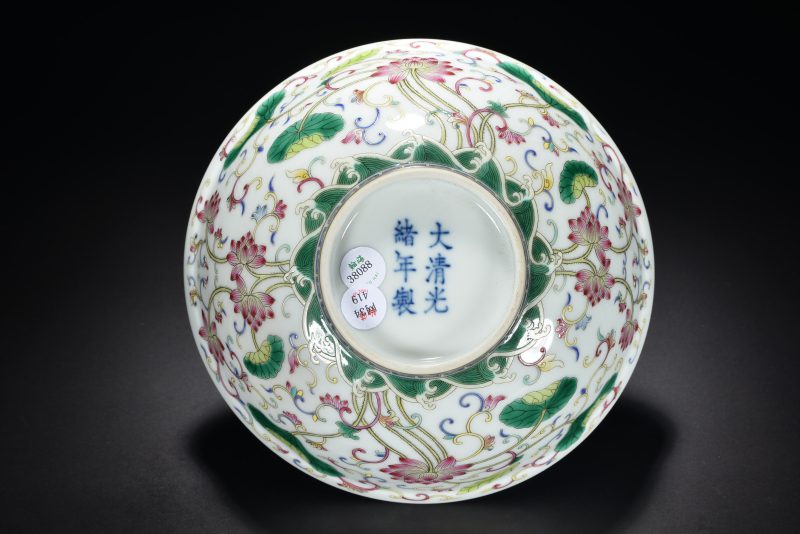 清 粉彩荷花纹碗 - 图9