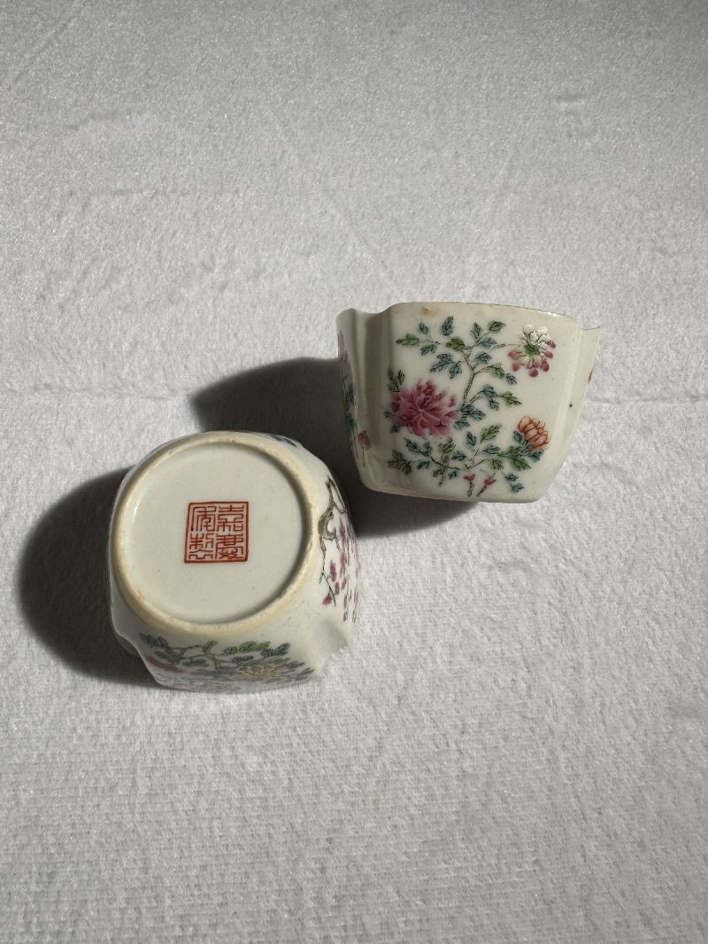 清嘉庆 粉彩四季花卉倭角杯 （一对） - 图2