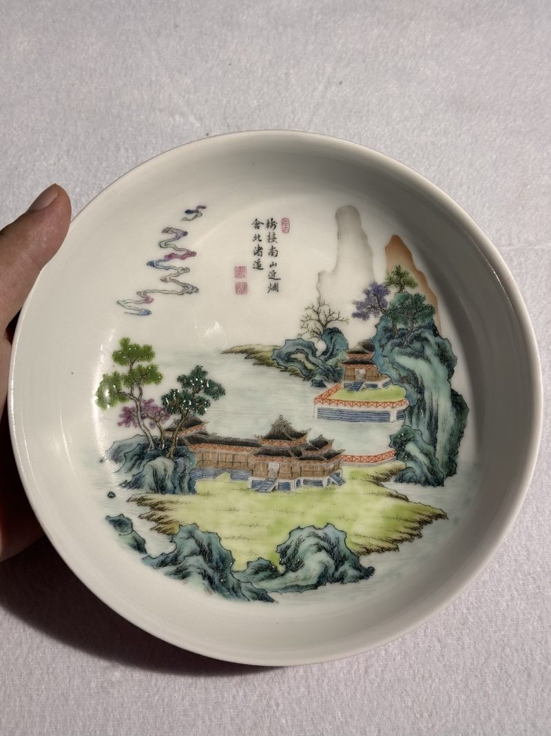 乾隆款 珐琅彩外胭脂红山水楼阁图盘 - 图12