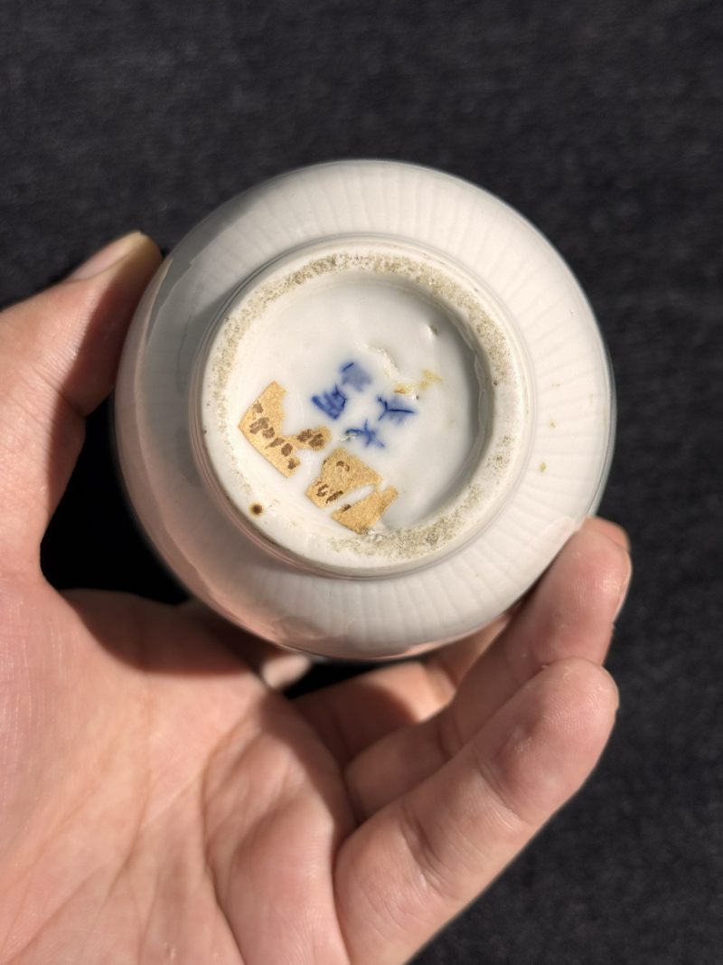 清雍正 白釉暗刻花铃铛杯 - 图8