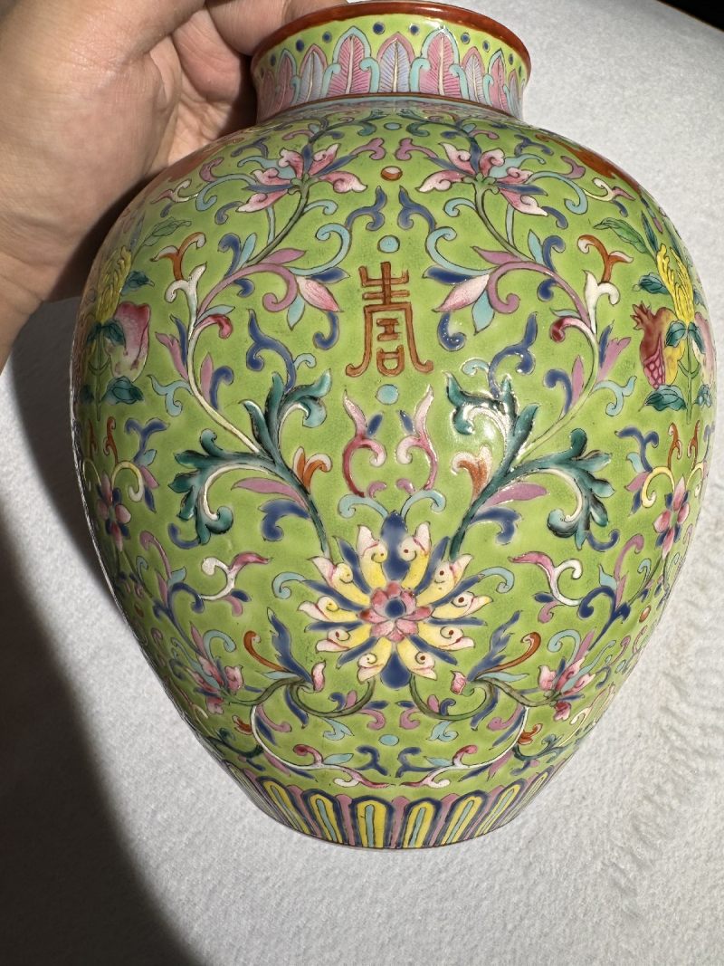 清嘉庆 绿地粉彩福寿纹太白罐 - 图2