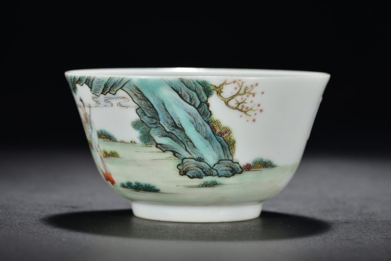 清 粉彩人物故事小杯 - 图2