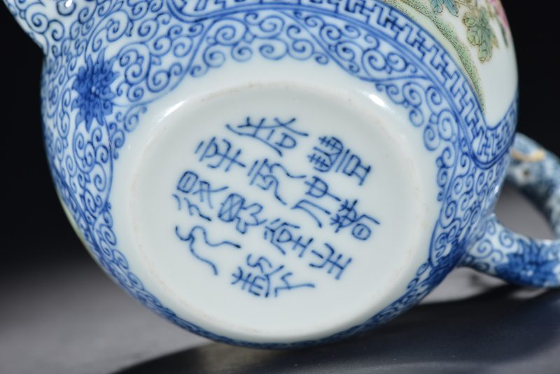 清 青花粉彩花蝶草虫纹茶壶 - 图8