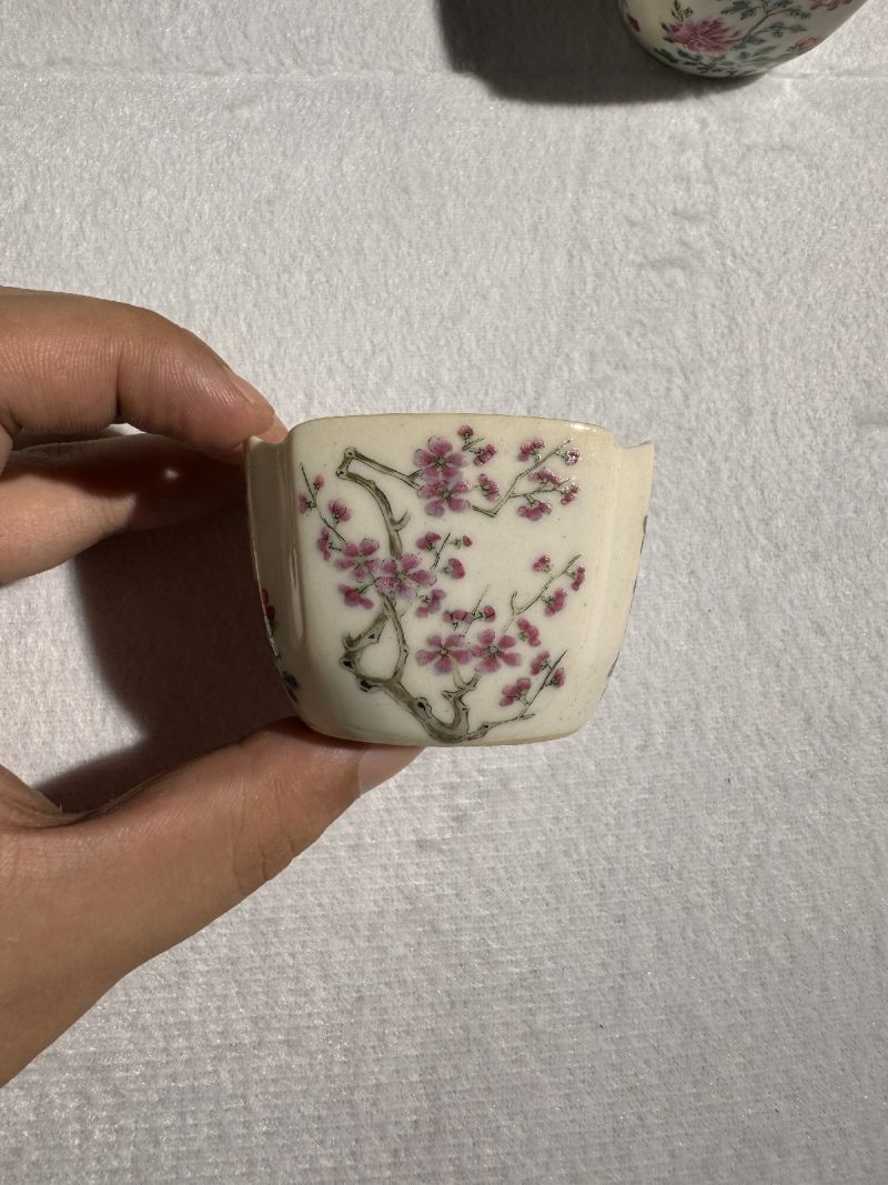 清嘉庆 粉彩四季花卉倭角杯 （一对） - 图3