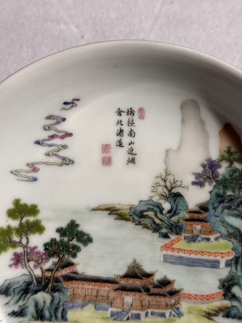 乾隆款 珐琅彩外胭脂红山水楼阁图盘 - 图13