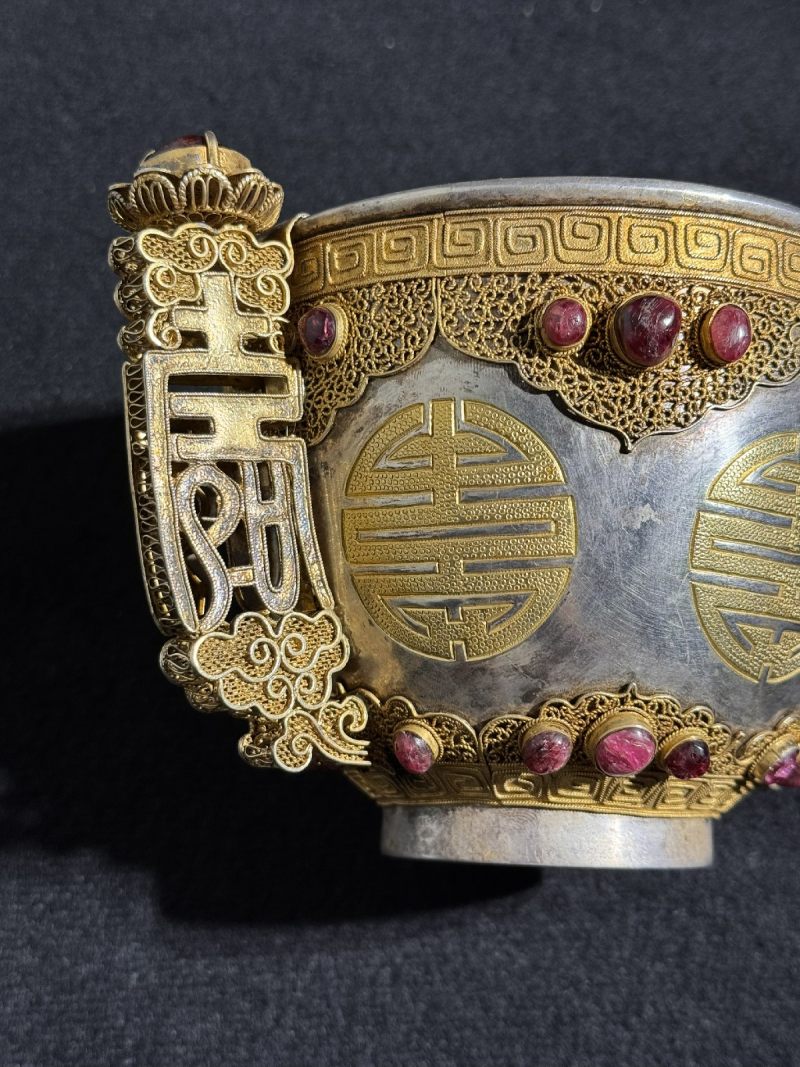 清光绪 银鎏金累丝嵌宝石寿字纹双耳杯 - 图7