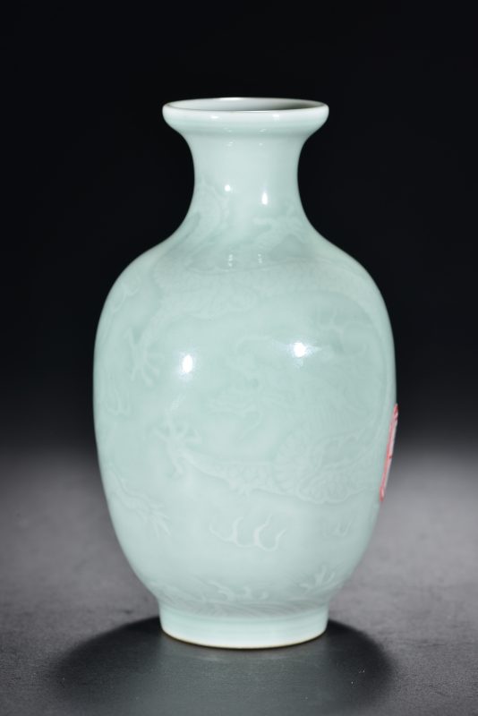 清 粉青釉模印龙纹瓶 - 图3