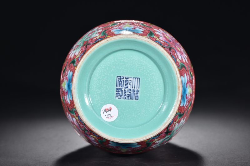 清 粉彩轧道镂空花卉瓶 - 图5