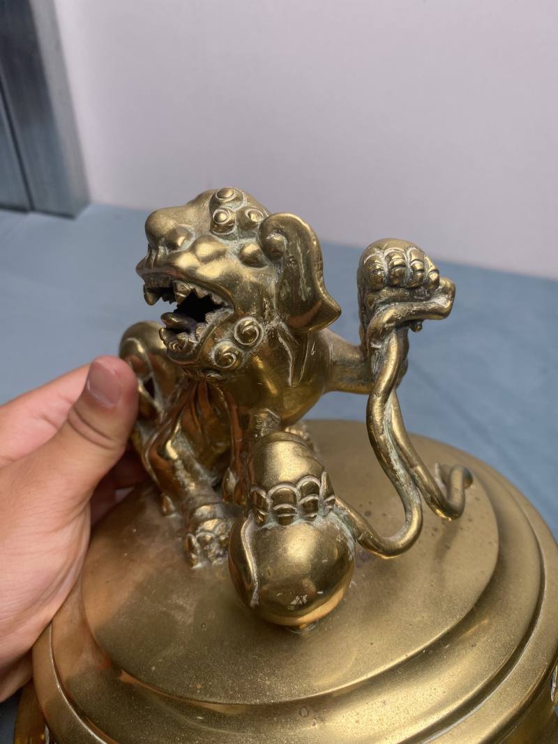 清 铜狮子绣球钮如意朝冠耳大薰炉 - 图13