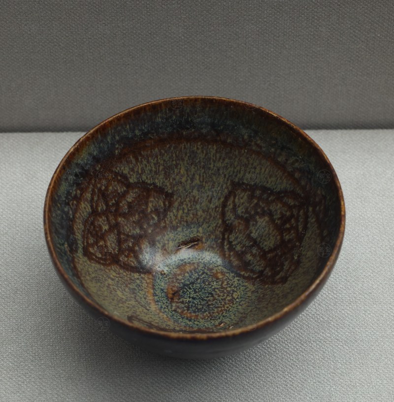 南宋（1127-1279） 吉州窑玳瑁釉剪纸贴花纹盏