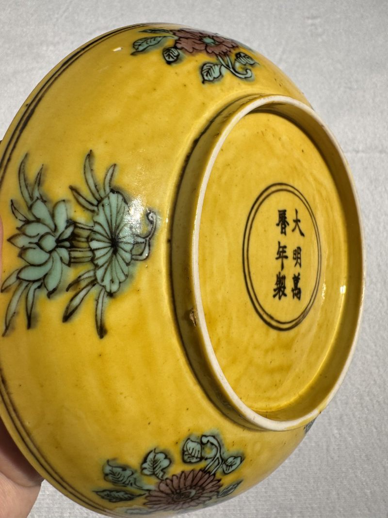 清康熙 黄地五彩双龙戏珠盘 - 图9