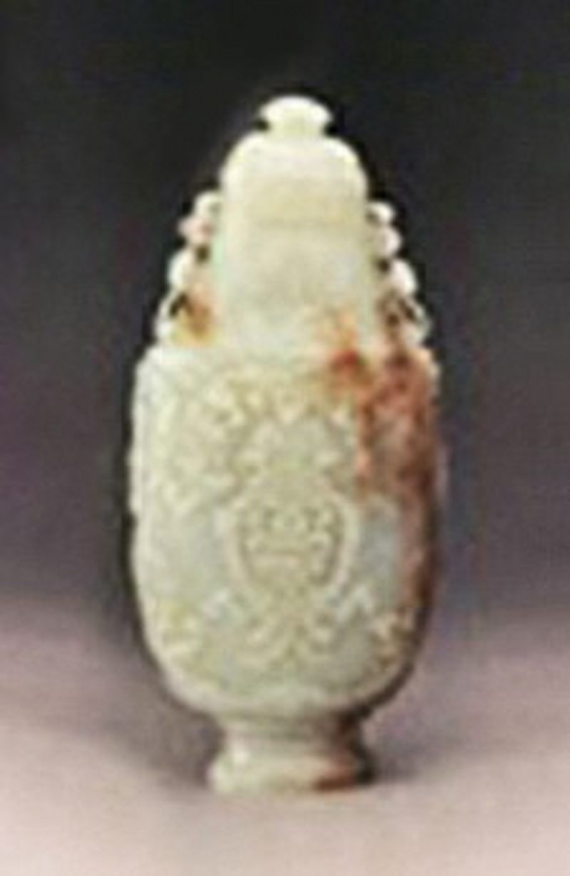清乾隆 白玉扁钮盖花耳寿字纹扁肚瓶 - 图4
